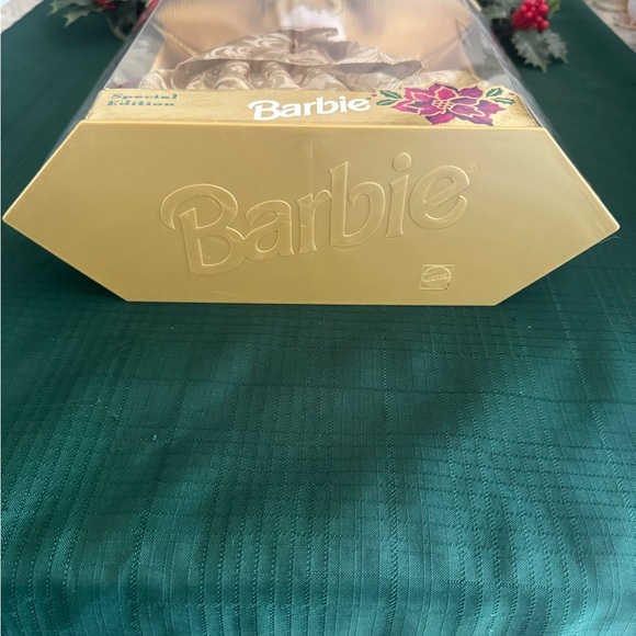 Barbie Doll 1996 Happy Holidays Christmas Mattel New In Box
Gold and Burgundy - Picture 7 of 12